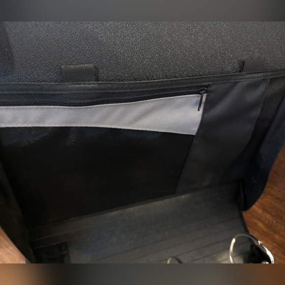 Five Star 3-inch Zipper Binder with Handle, Colors red & black - Picture 5 of 5